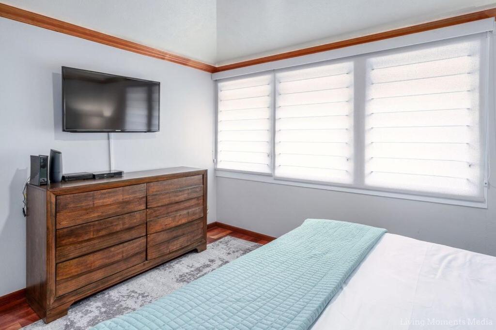 Spacious Beachfront — Sleeps 6 — Ocean Views Kihei Exterior photo