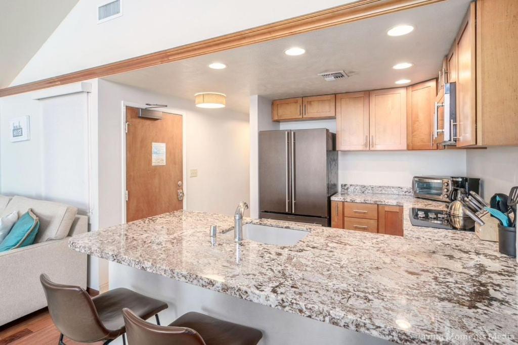 Spacious Beachfront — Sleeps 6 — Ocean Views Kihei Exterior photo