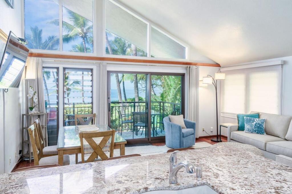 Spacious Beachfront — Sleeps 6 — Ocean Views Kihei Exterior photo